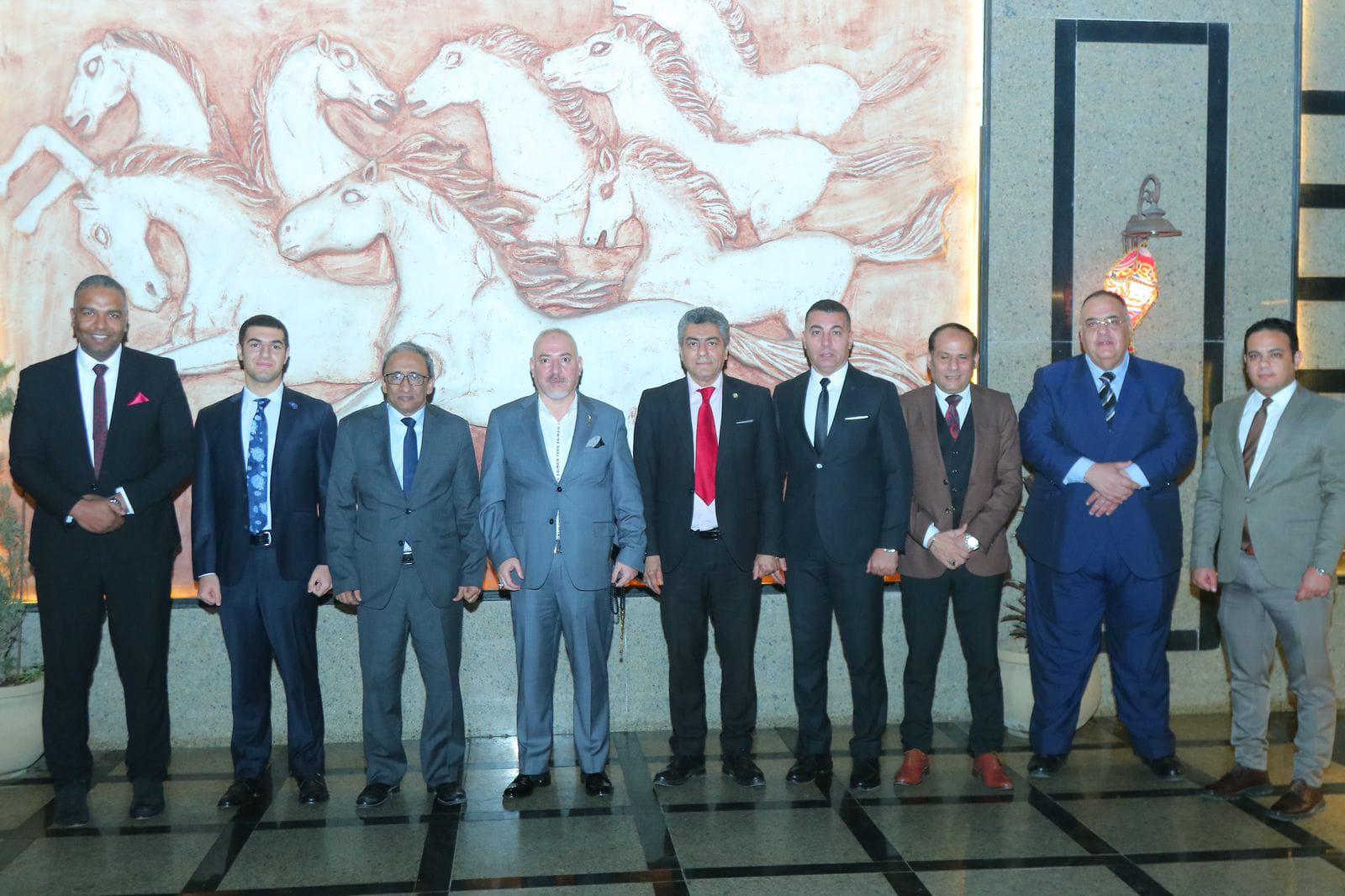 يقيم حفل إفطاره على ضفاف نهر النيل الخالد ب سان جوفانى